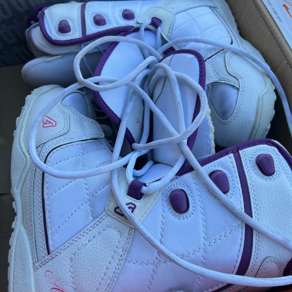 Thirty two snow boots EUC